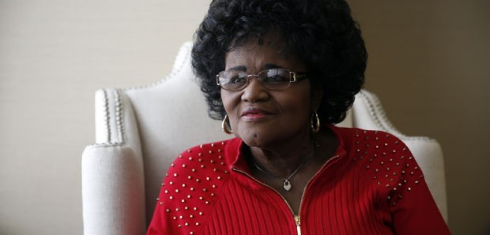 Mulher que pensou ter perdido filha após parto a reencontra após 49 anos