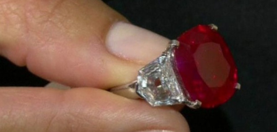 Pedra preciosa colorida mais cara do mundo é vendida por R$ 90 milhões