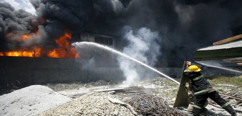 Incêndio em fábrica das Filipinas deixa mortos e desaparecidos