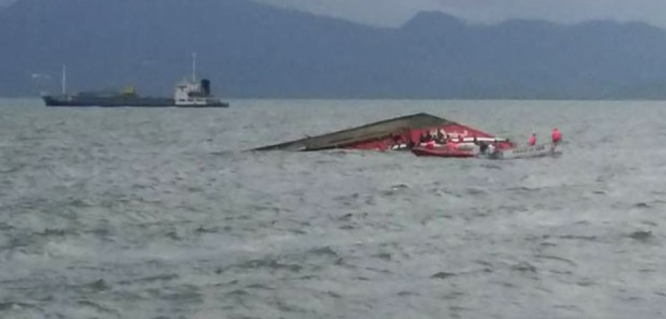 Balsa com mais de 170 a bordo afunda e mata mais de 30 nas Filipinas