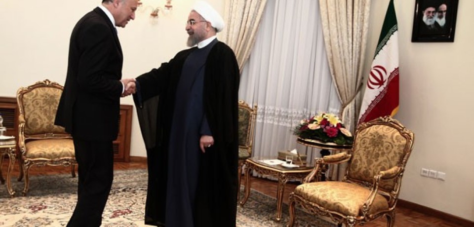 Em viagem ao Irã, chanceler francês convida Rohani a visitar a França