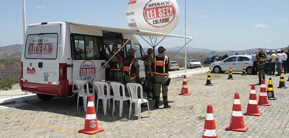 Funcionários do Detran-PE são presos acusados de fraudar processos de multa
