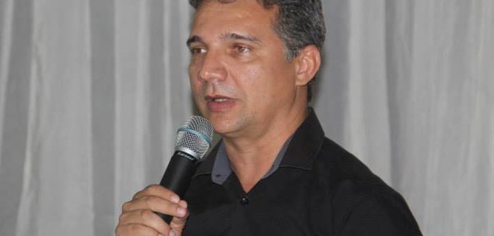 Daqui a pouco na Tabocas FM ! Manoel Aldo no Vitória em debate