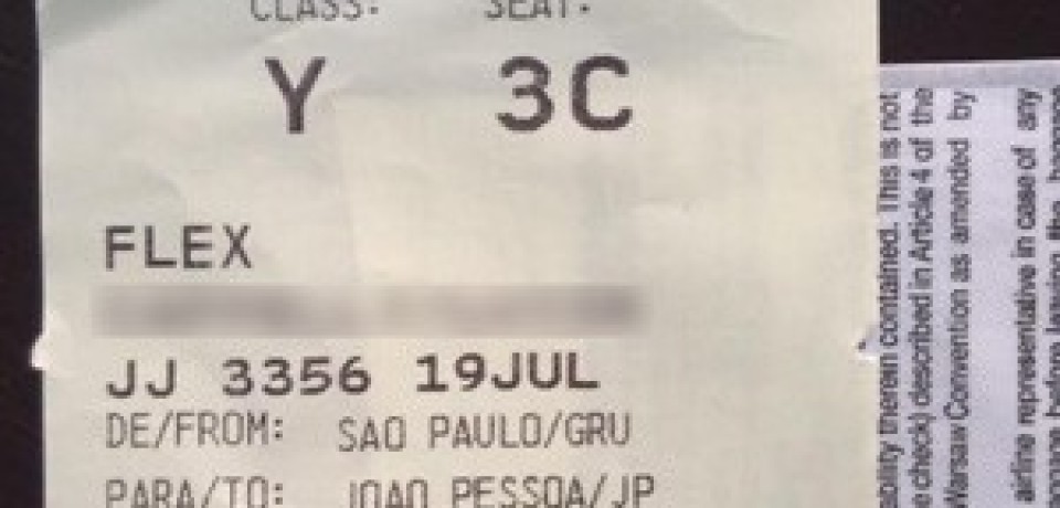 Menina esquecida em aeroporto não vai mais viajar sozinha, diz mãe