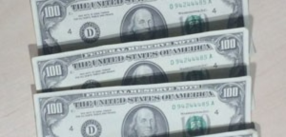 Dólar passa a operar em baixa, em dia de Ptax, de olho em BC