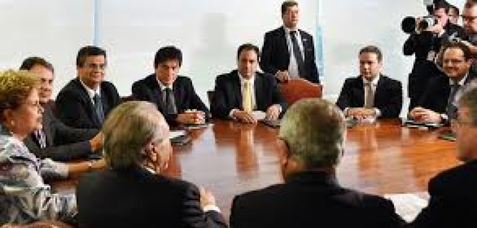 Governadores do Nordeste e ministros se reúnem em Teresina