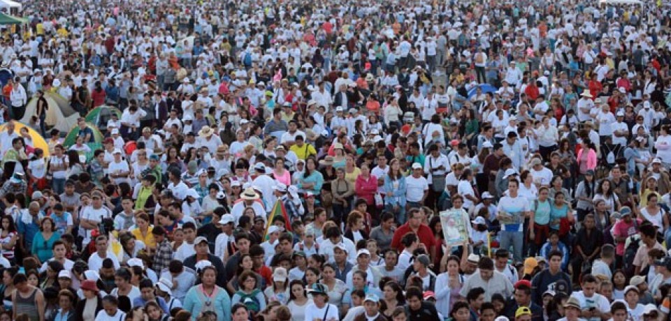 Milhares acampam nas ruas para primeira missa do Papa no Equador