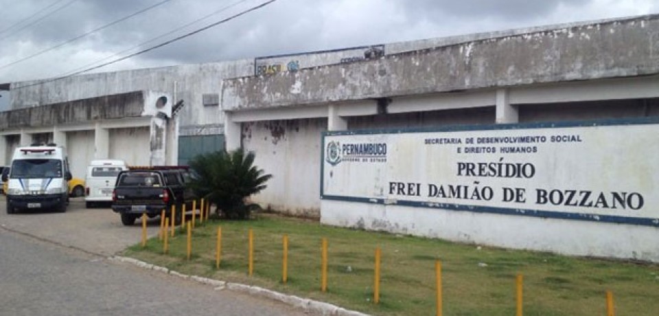 Dois detentos fogem de presídio do Complexo do Curado, no Recife