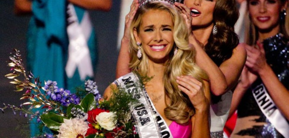Miss EUA é coroada em meio a polêmica com Donald Trump