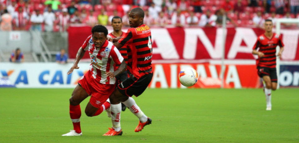 Náutico vence Oeste na Arena, encerra jejum de vitórias e se mantém no G4