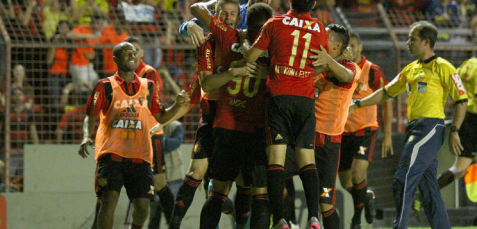 Sport atropela Internacional e segue líder invicto