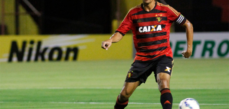 Sem sorriso e sem falta: Durval chega a 11ª rodada da Série A com número histórico no Sport