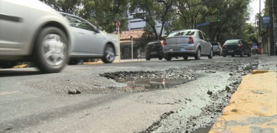 Operação vai fechar buracos e trocar placas de concreto de ruas do Recife
