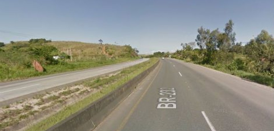 Mulher morre carbonizada em acidente de carro em Jaboatão