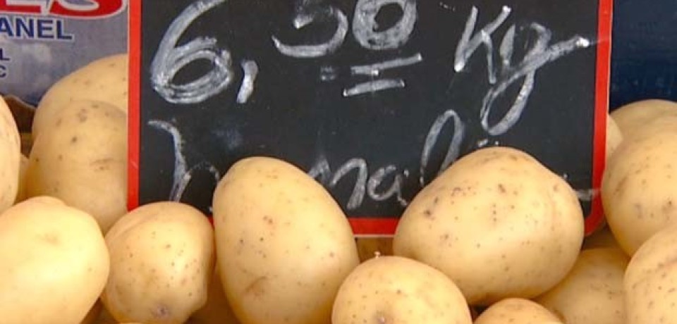 Batata e tomate ficam mais baratos, e inflação pelo IPC-S desacelera