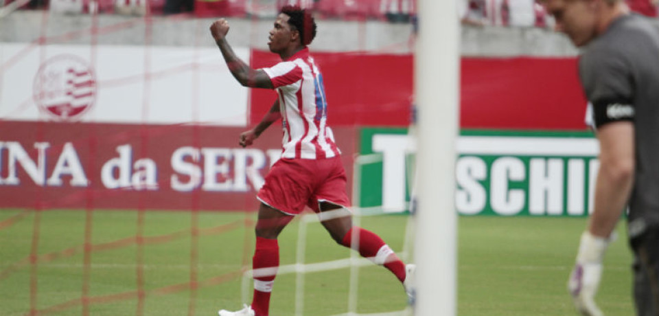 Náutico vence o Bragantino e fica na porta do G4