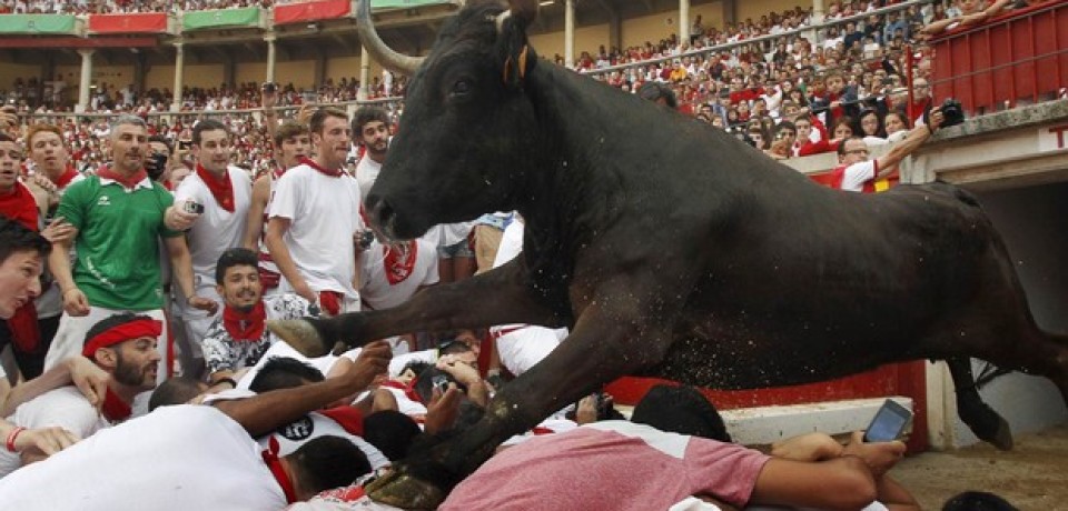 Morre jovem atingido por chifrada de touro em festa popular na Espanha