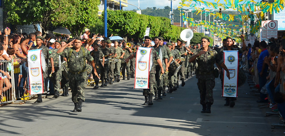 Com desfile cívico-militar Vitória de Santo Antão comemora os 193 anos da Independência do Brasil