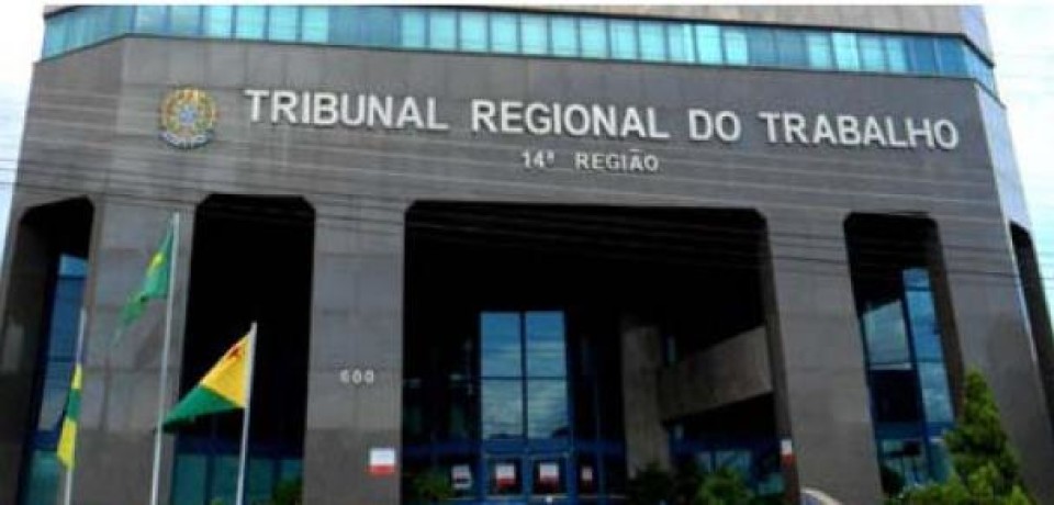 Localização de processos em galpão provisório do TRT requer paciência