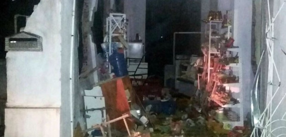Botijão de gás explode e destrói mercearia de Carpina, Pernambuco