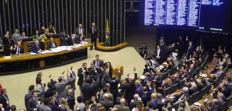 Câmara deve votar efetivação de 4.576 tabeliães interinos sem concurso