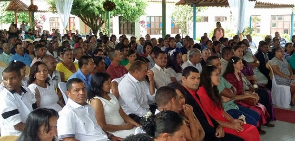 Casamento coletivo reúne 178 casais em Tamandaré, no Litoral Sul de PE