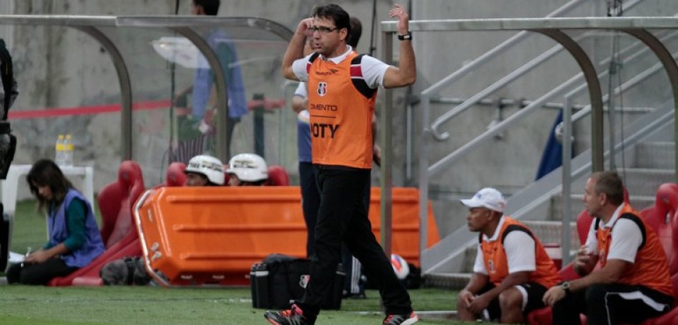Com Martelotte no cargo, Santa Cruz lidera a Série B