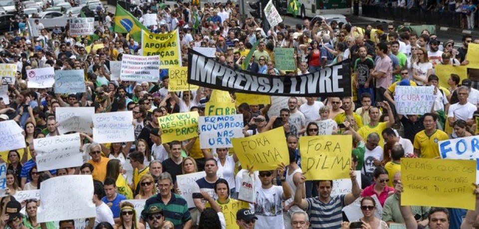 Pedido de impeachment de Dilma será entregue hoje à Câmara