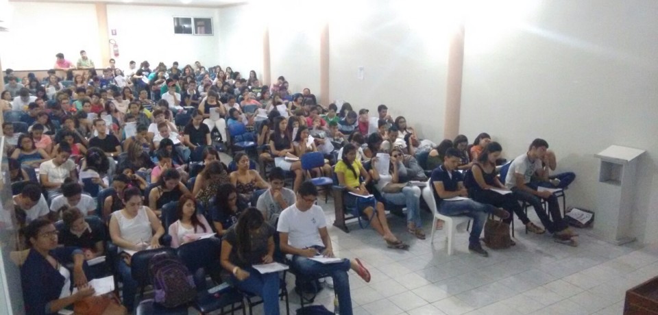 Alunos participam de aulão para o ENEM 2015