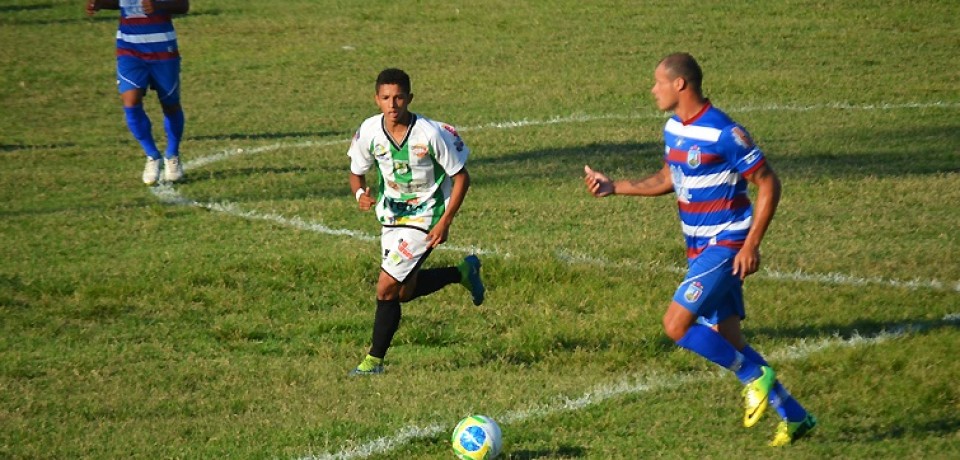 Vitória enfrenta o Araripina na decisão pelo acesso