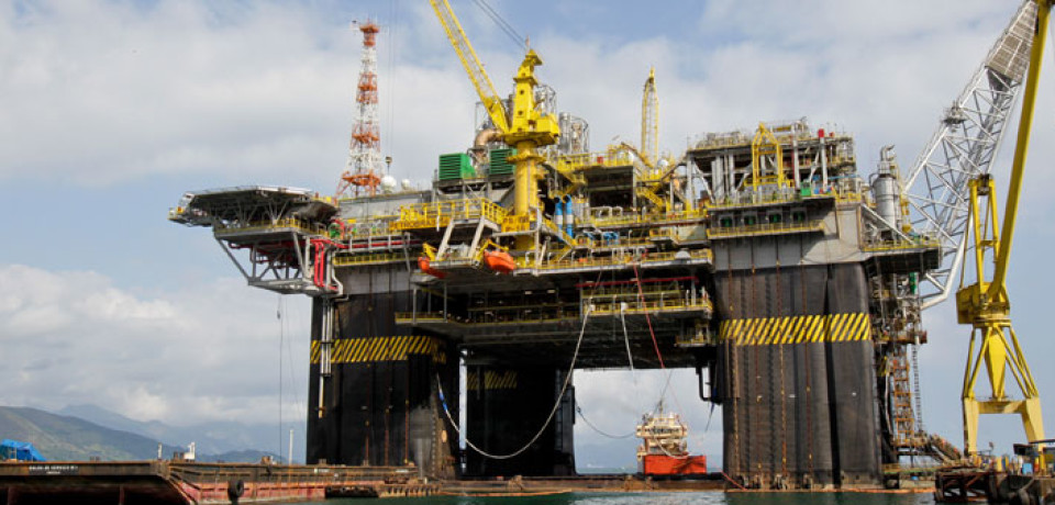 Greve de petroleiros da Petrobras paralisa 40 plataformas de produção, diz sindicato