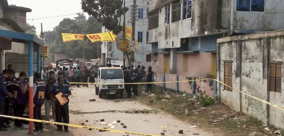 EI reivindica ataque contra padre italiano em Bangladesh