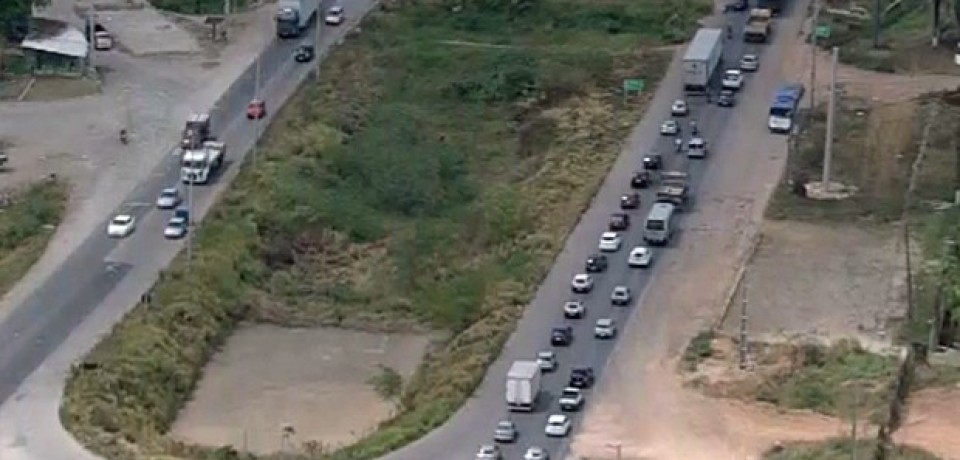 Obras de reestruturação complicam trânsito na BR-101, no Recife