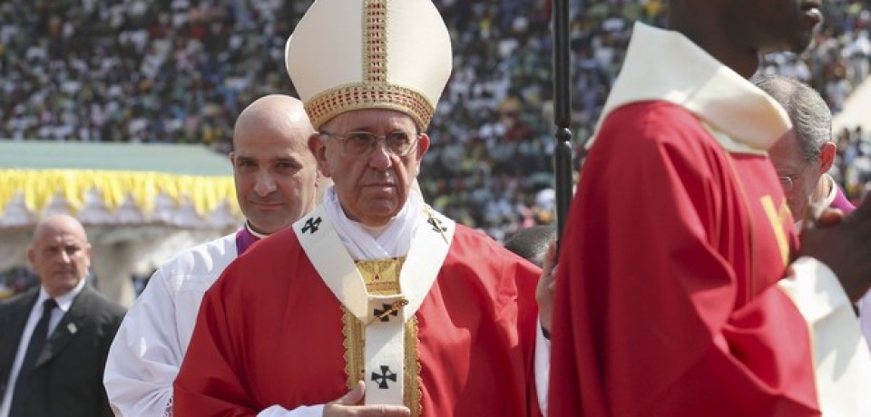 Papa deixa a República Centro-Africana e encerra viagem à África