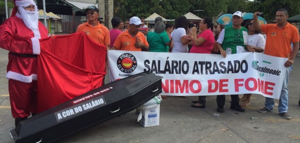 Terceirizados do metrô realizam novo protesto na Estação Central