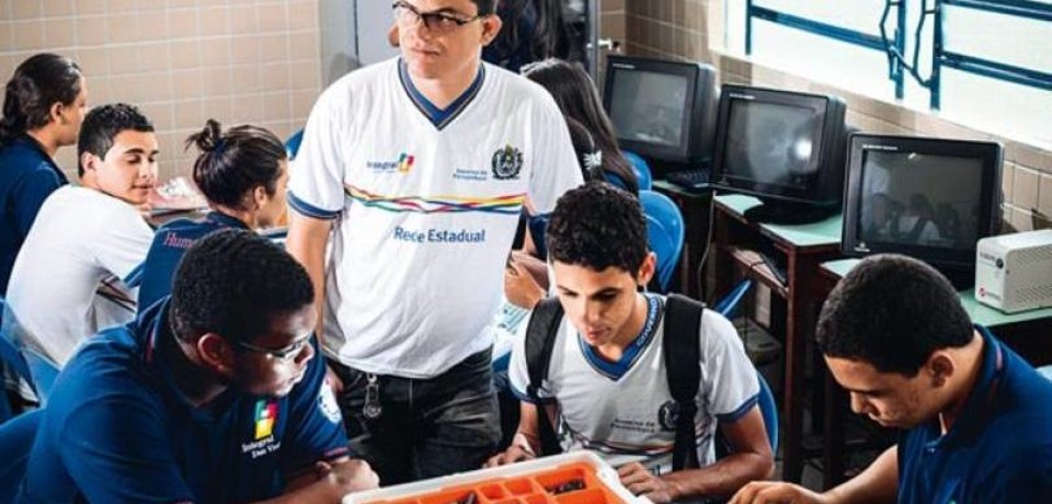 Sai edital de concurso com 3 mil vagas para professores no Estado