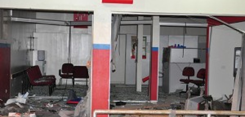 Caixas de bancos são explodidos e bandidos fazem armadilha para polícia