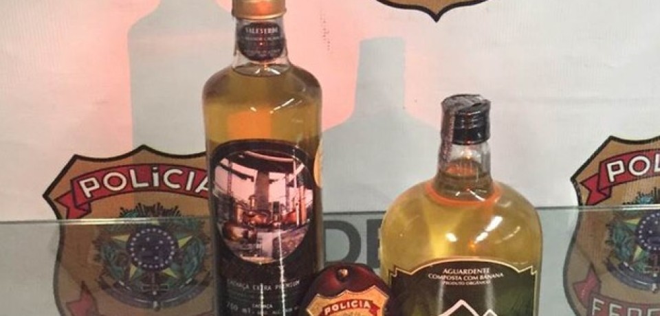 Mulher é presa no Galeão com 2,6 kg de cocaína diluídos em cachaça