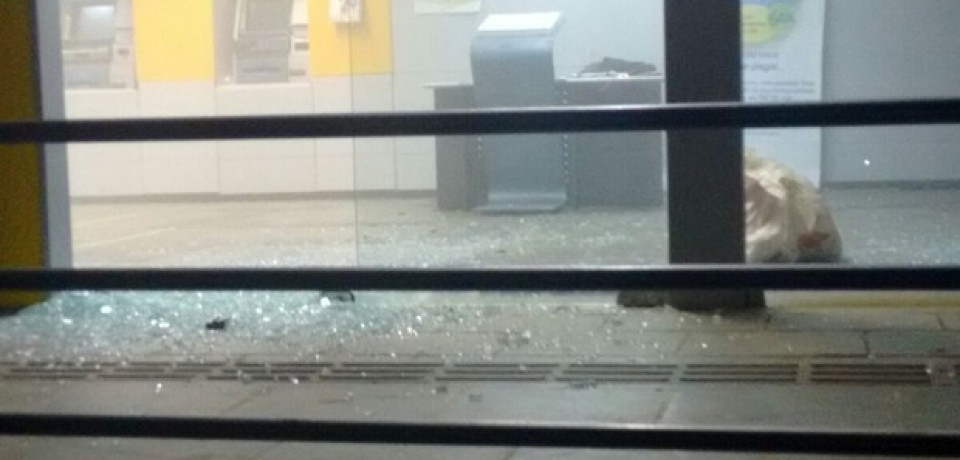 Assaltantes explodem e tentam roubar agência bancária de Afrânio