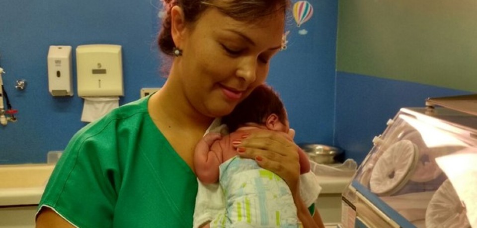 Bebê é encontrado dentro de caixa de sapatos na Avenida Recife