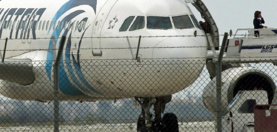 Termina sequestro de avião no Chipre após longa negociação