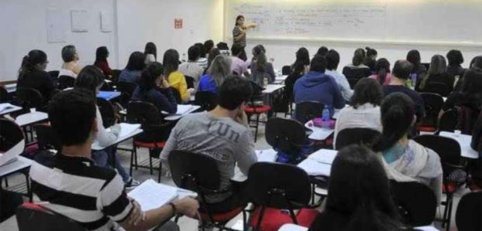 Há mais de 150 concursos públicos em andamento no país