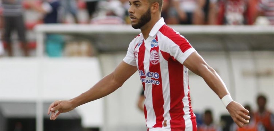 Titular, lateral Henrique diz ter recebido dicas de Gastón e exalta ambiente no Náutico