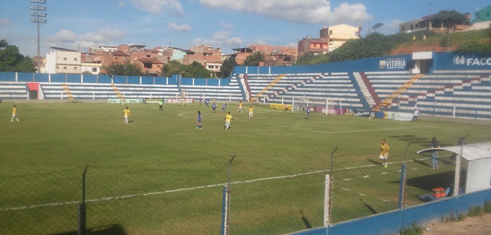 Vitória estreia com goleada pelo Pernambucano Feminino
