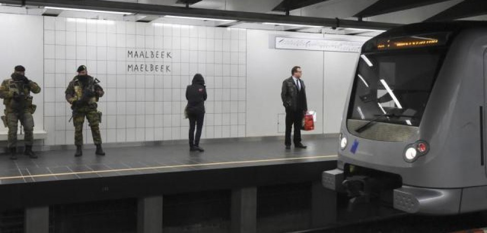 Estação de metrô Maelbeek em Bruxelas reabre depois de atentados