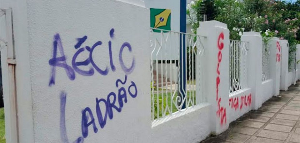Sede do PSDB de Pernambuco amanhece com pichações