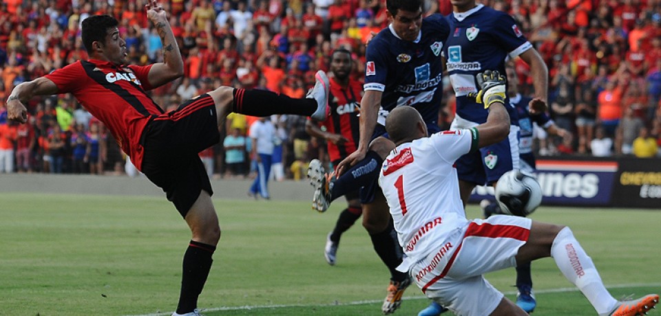 Na estreia de Thiago Gomes como interino, Sport sofre, mas vence Salgueiro e larga em vantagem