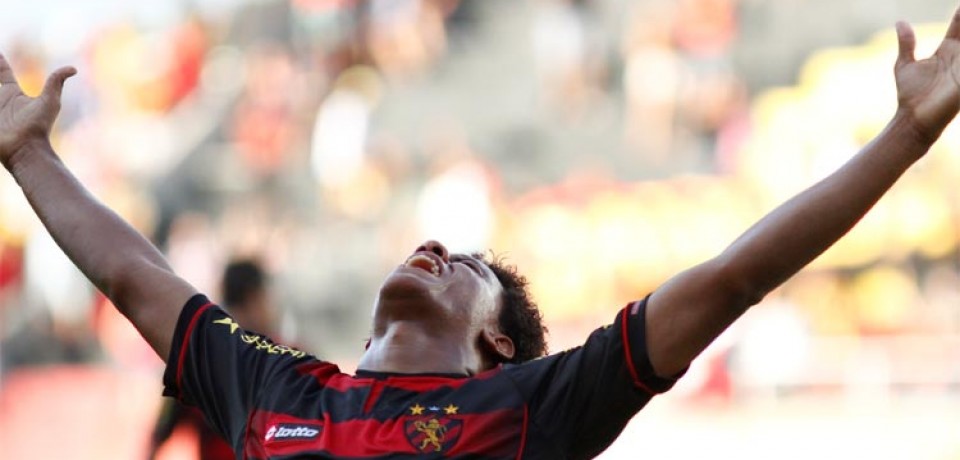 Contrato longo, multa milionária e status de ídolo: Rithely completa 250 jogos pelo Sport