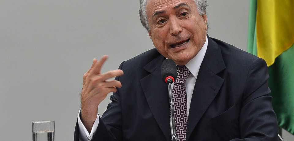 Afastamento de Dilma pode livrar Temer da Lava Jato