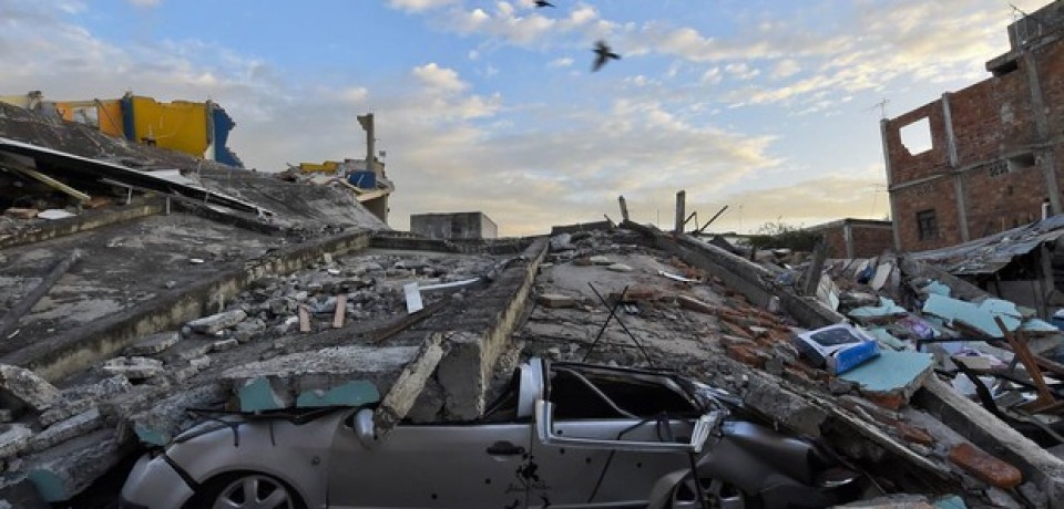 Equador busca sobreviventes de terremoto que deixou 350 mortos